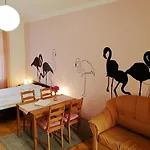 ゲストハウス Flamingo